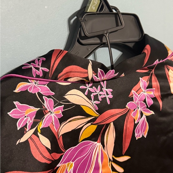 SELLING JOYSPUN PAJAMA SET FOR WOMEN SIZE XS NWT SHORT SLEEVE FLORAL COLOR. - Picture 14 of 15